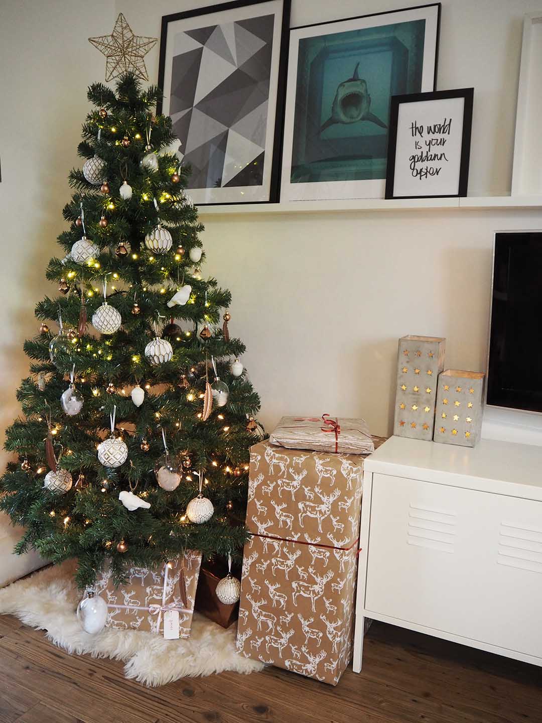 scandi christmas decor