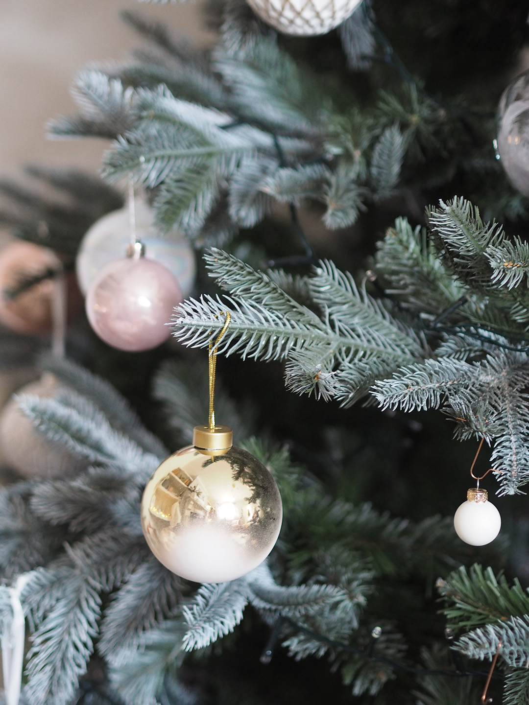 Gold White Christmas Tree bauble