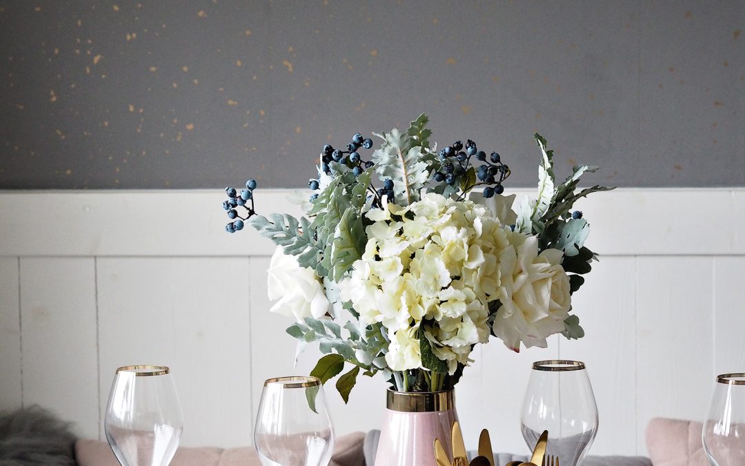 Blush and gold dining styling